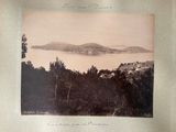 une vieille photo montrant un lac et des montagnes