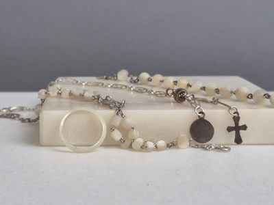 Lot comprenant : - un bracelet en argent supérieur à 800 mil…