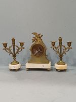 Garniture de cheminée, en bronze et marbre, à décor de carqu… (photo 3)