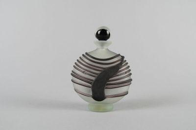 Olivier MALLEMOUCHE (né en 1964). Flacon en verre à décor de…