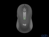 une souris d'ordinateur noire avec un bouton vert