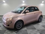 une photo d'une Smart rose posée sur un sol à damier