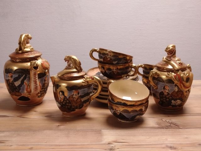Satsuma: service à thé en faïence, prises tête de dragon, décor d...
