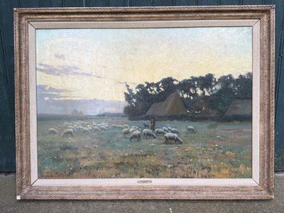 un tableau représentant des moutons paissant dans un champ, avec une maison en arrière-plan