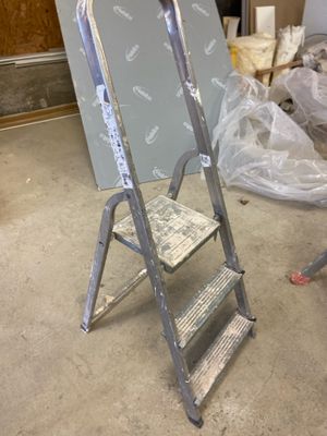 a ladder that is sitting in the middle of a room
