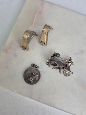 Lot de bijoux en argent supérieur à 800 millièmes comprenant…