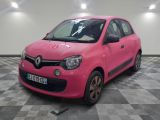 une photo d'une voiture rose garée dans un garage