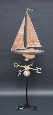 girouette en forme de voilier, en cuivre, avec une voile en cuivre