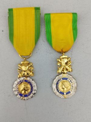 2 décorations militaires