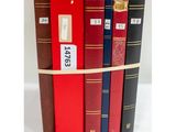 un grand nombre de livres empilés les uns sur les autres