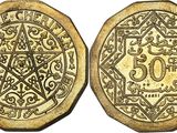 une pièce d'or ornée d'un motif élaboré
