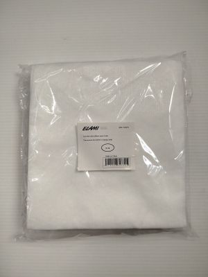 La serviette blanche est emballée dans du plastique et prête à l'emploi.