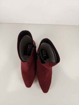 chaussures bordeaux à bout pointu, avec des fermetures éclair sur le côté