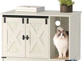 un chat assis à l'intérieur d'un petit meuble