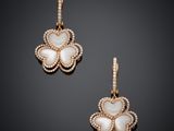 une paire de boucles d'oreilles en nacre et diamants