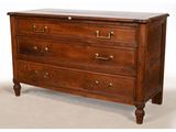 une image d'une commode avec un plateau en marbre