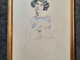 le dessin d'une femme en robe bleue, assise sur une chaise