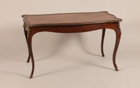 Table basse galbée toutes faces, en bois de placage et marqu…