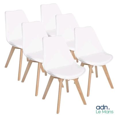 six chaises de salle à manger blanches avec des pieds en bois et une assise blanche