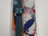 une boîte contenant une montre et un skateboard
