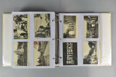 un livre ouvert avec des photos de personnes