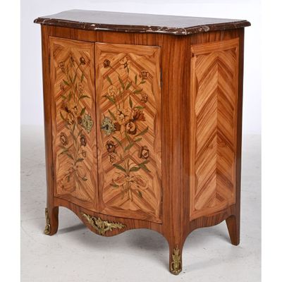 JOLI PETIT BUFFET D’ENTRE DEUX LOUIS XV galbé en façade et é… - Photo 1