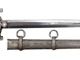un couteau posé sur un morceau de métal