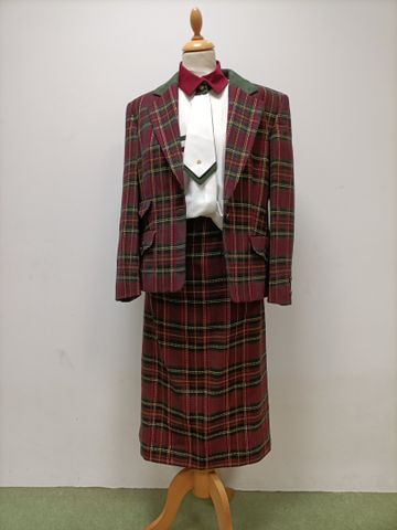 ARA. Ensemble écossaise comprenant veste, jupe taille 40/42 à vue