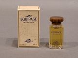 an image of a bottle of perfume sitting next to a box