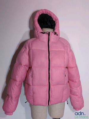 doudoune rose sur un mannequin, mannequin, mannequin, mannequin, mannequin, mannequin, mannequin, mannequin, mannequin