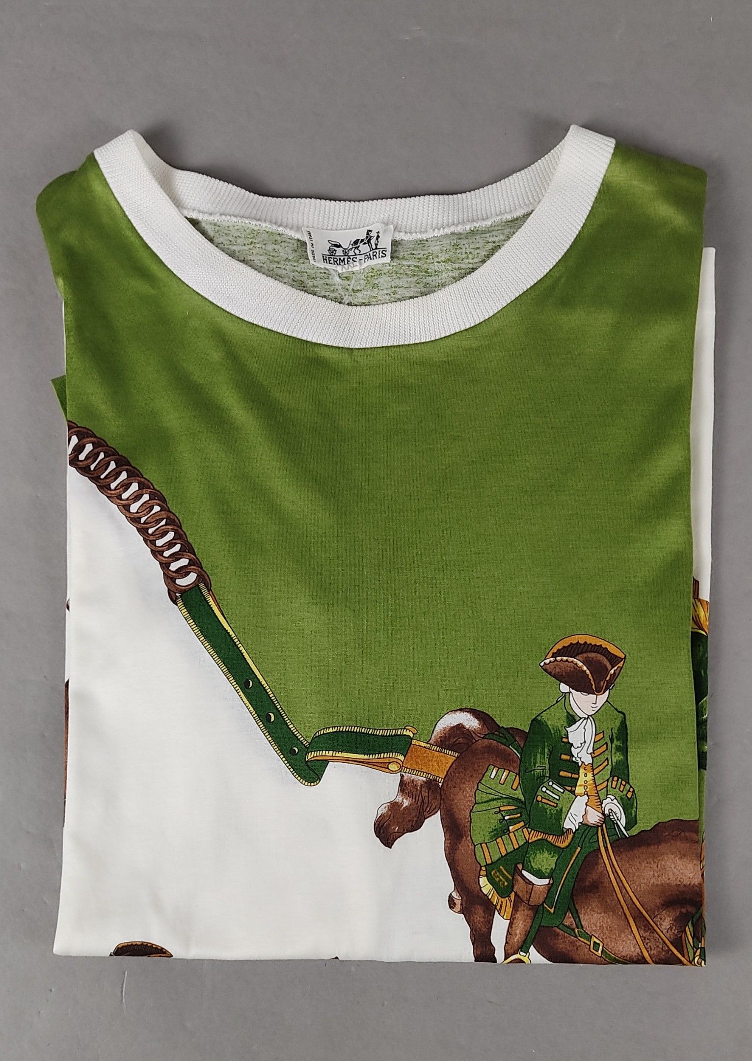HERMÈS, Paris. T-shirt à motif de cavalier.