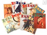 beaucoup de magazines posés sur la table
