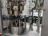 une machine qui contient de nombreuses autres machines