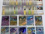 jeu de cartes à collectionner Pokémon comprenant de nombreuses cartes et encore plus de cartes