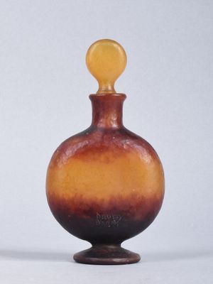 NANCY Flacon à panse circulaire aplatie sur piédouche… - Photo 1