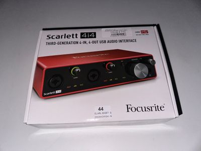 Interface audio 4 canaux USB FOCUSRITE mod SCARLETT 4i4. - Photo 1