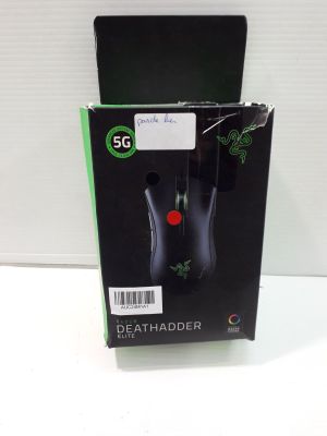 emballage d'une souris de jeu avec un bouton rouge au milieu de la boîte