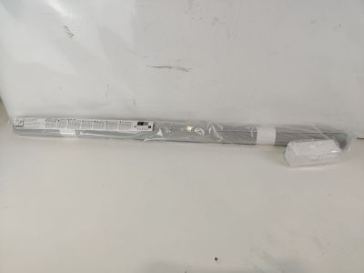 une photo d'un morceau de plastique posé par terre