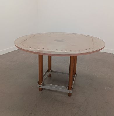 Table ronde en plexiglas et métal, piètement métalliques