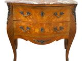 une image d'une commode avec un plateau en marbre
