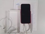 un téléphone portable qui se trouve dans une boîte