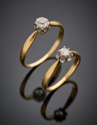 BAGUE solitaire en or jaune (750°/°°) serti d'un diamant tai…