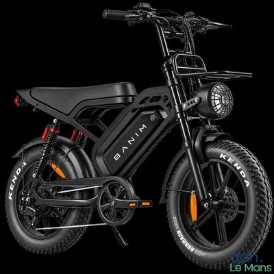 un vélo électrique noir sur fond noir, avec un fond noir
