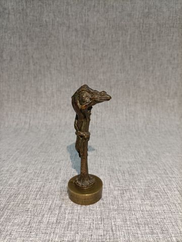 Emmanuel FREMIET (1824-1910) « Grenouille sur une branche ». Bron