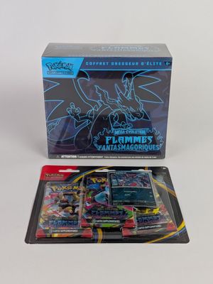une boîte de cartes à collectionner Pokémon et un étui à cartes