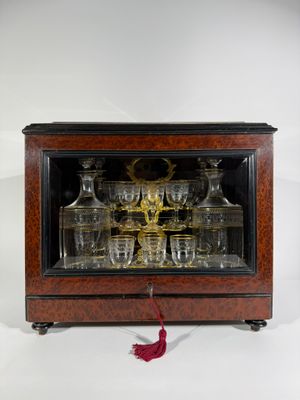 Cave à liqueur vitrine en plaquage de loupe d'ormes à vitres…