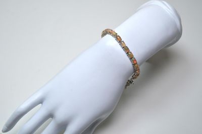 Un bracelet ligne en argent serti de 6,75 cts env.