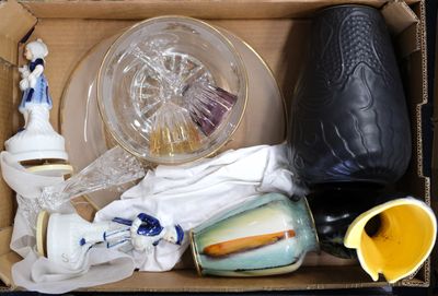 une boîte contenant de nombreux objets