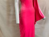 une robe rose sur un mannequin, un mannequin, un mannequin, un mannequin, un mannequin, un mannequin, un mannequin, un mannequin, un mannequin