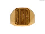 une image représentant une chevalière en or ornée d'un monogramme